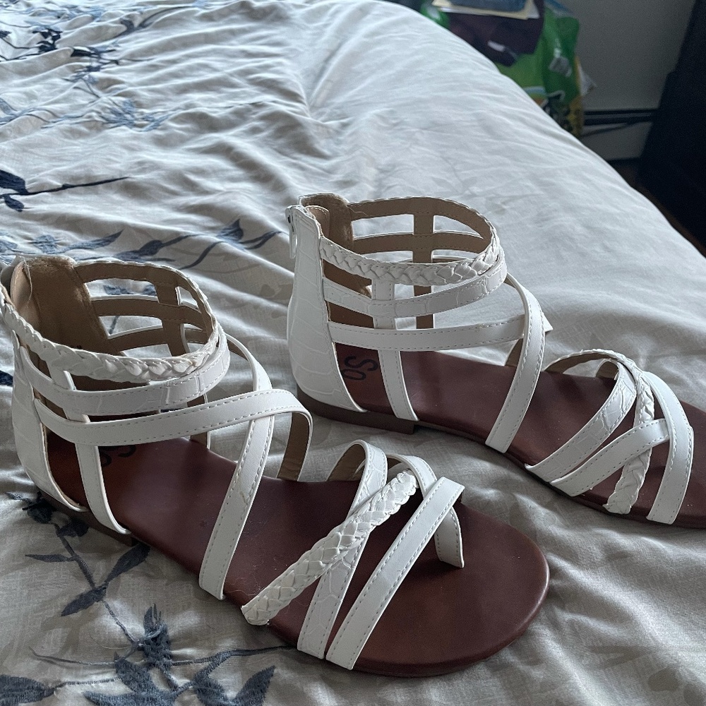 SO brand White Sandals size 8